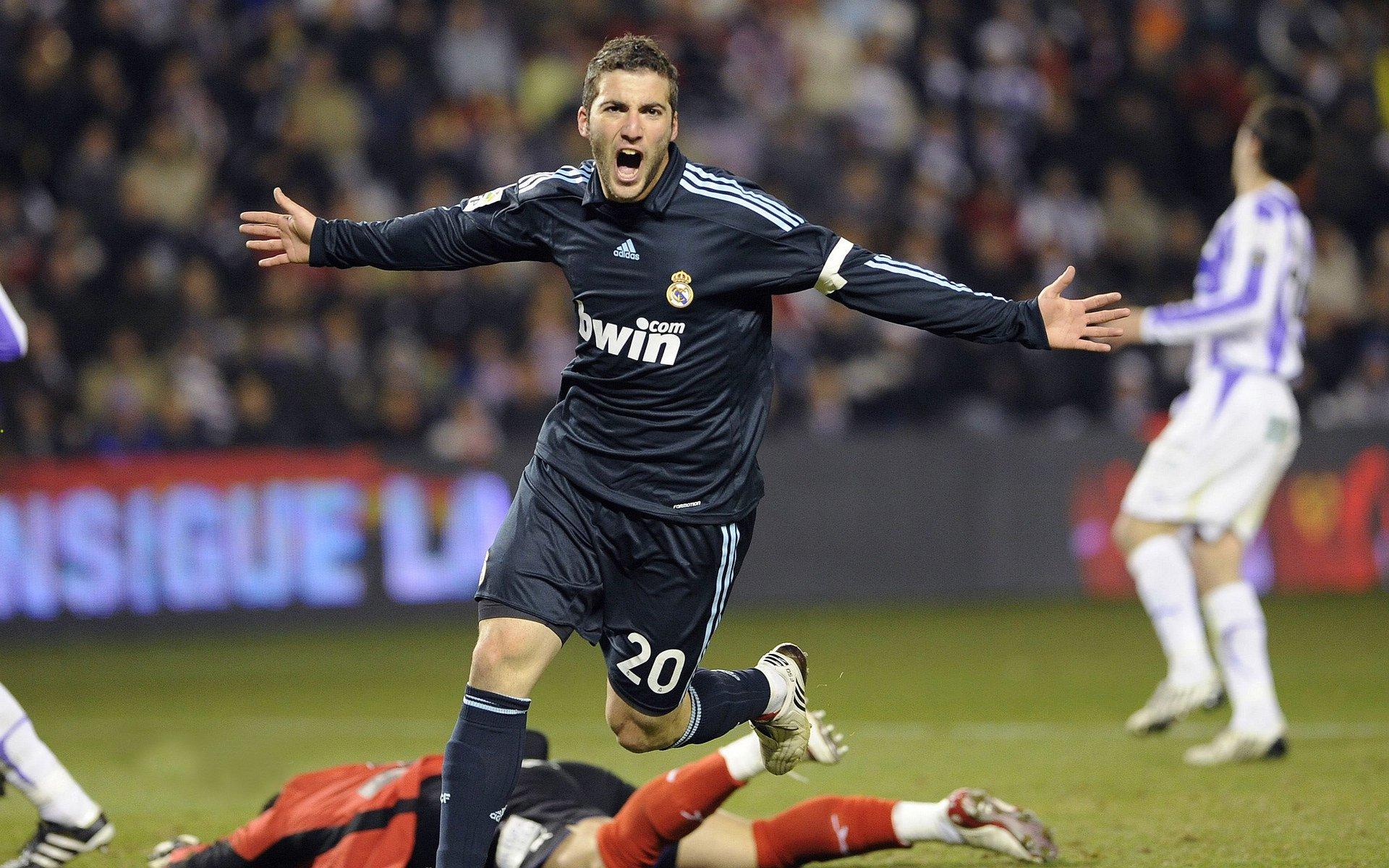 欧冠八强战火重燃，豪门对决引爆全球足球热潮