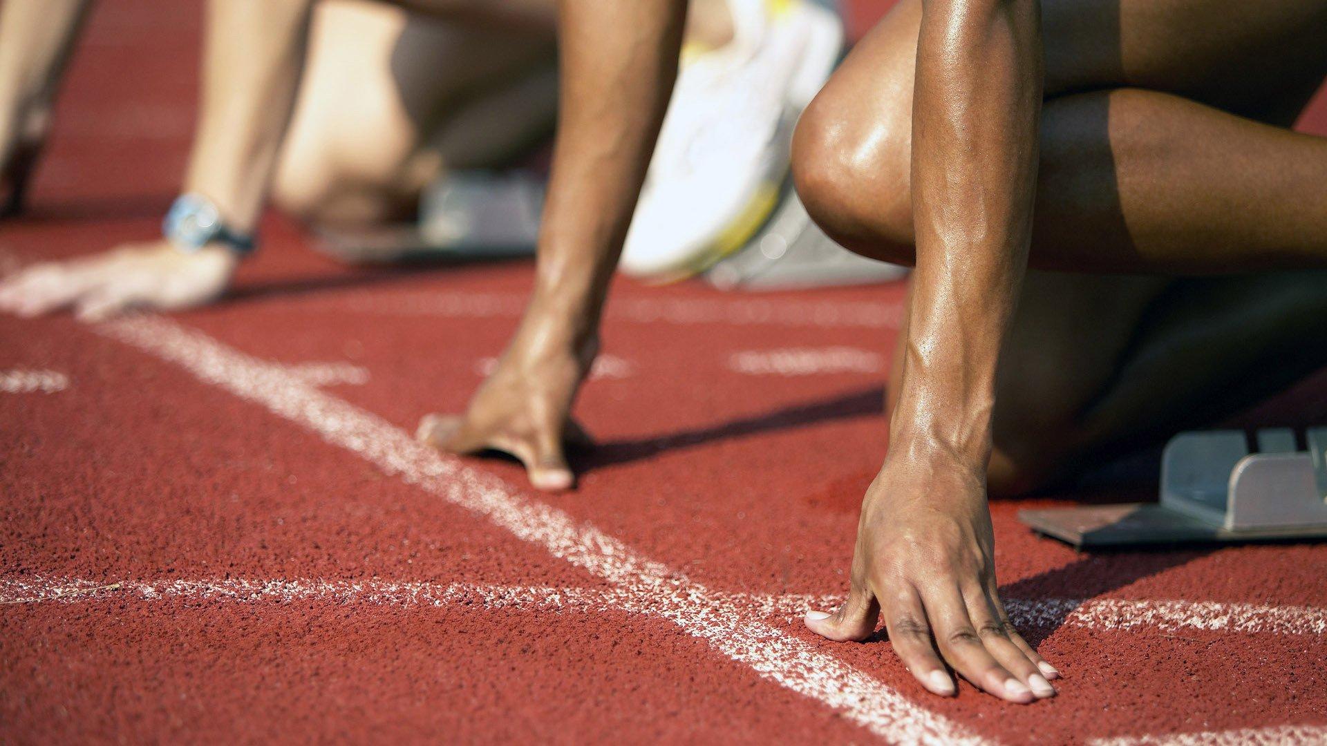 国际足联重拳出击！多名球员因违规遭禁赛，俱乐部收到高额罚单