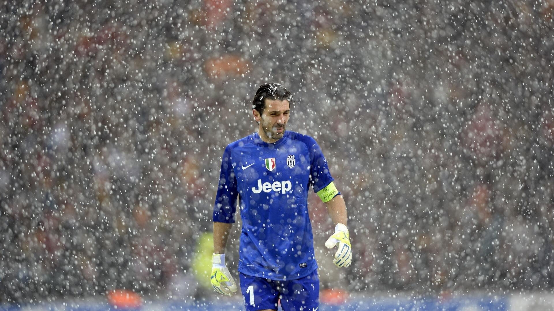 西甲联赛激战正酣，皇马巴萨上演巅峰对决，黑马球队异军突起